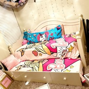 Twin trundle day bed